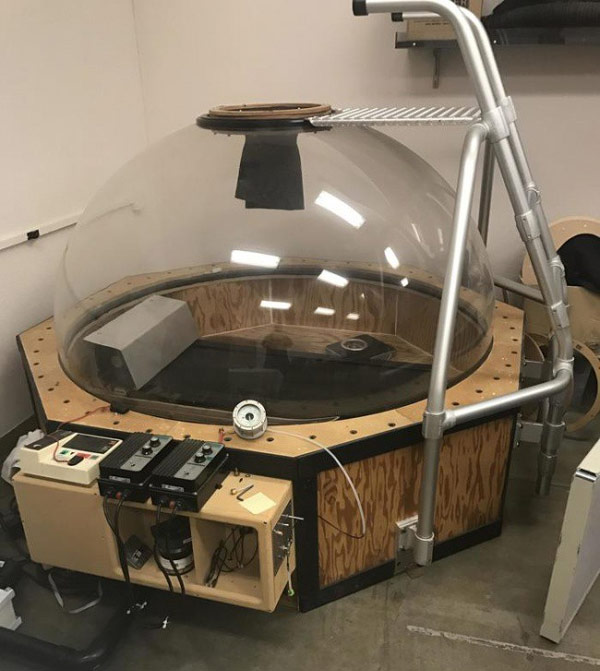 Đây là "Anty Gravity Treadmill", máy tập thể dục đặc biệt