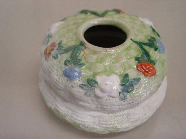 Cái lọ này  là nơi phụ nữ phương Tây hơn 1 thế kỷ trước để tóc sau khi cắt