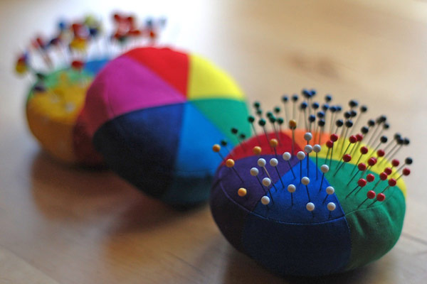 Khi đầy tóc, người ta sẽ dùng chúng để nhồi vào gối hoặc "pincushion", dụng cụ cài đinh ghim