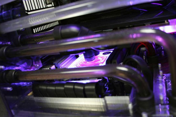 Hệ thống thứ hai trong Orion là một máy tính mini-ITX