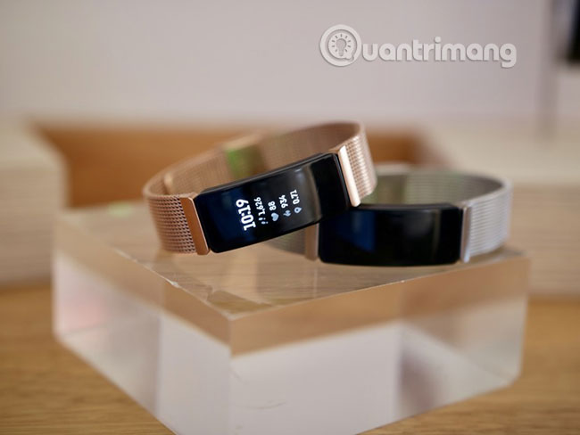 Cách khởi động lại Fitbit Ace 2 hoặc sê-ri Inspire