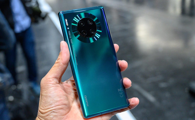 Huawei Mate 30 là smartphone đầu tiên của hãng công nghệ Trung Quốc này không được cài sẵn Android phiên bản chính thức từ Google