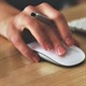 4 cử chỉ chuột Magic Mouse hữu ích để điều hướng Mac