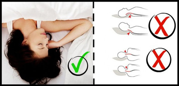 Sử dụng gối dày hoặc quá cao khi ngủ sẽ khiến cột sống của bạn bị biến dạng, dẫn tới đau lưng
