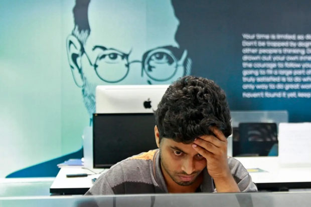 Nếu suy nghĩ rằng việc có một tấm bằng đại học sẽ giúp đảm bảo sự nghiệp ổn định trong tương lai thì bạn đã sai