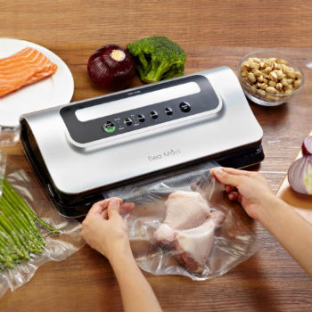 Máy hút chân không gia đình có thể hút chân không và dán miệng bao bì.