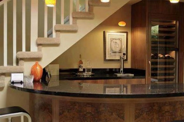 Gầm cầu thang đẹp với quầy bar, tủ rượu nhỏ xinh 4