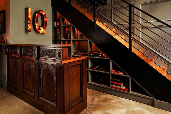 Gầm cầu thang đẹp với quầy bar, tủ rượu nhỏ xinh 5