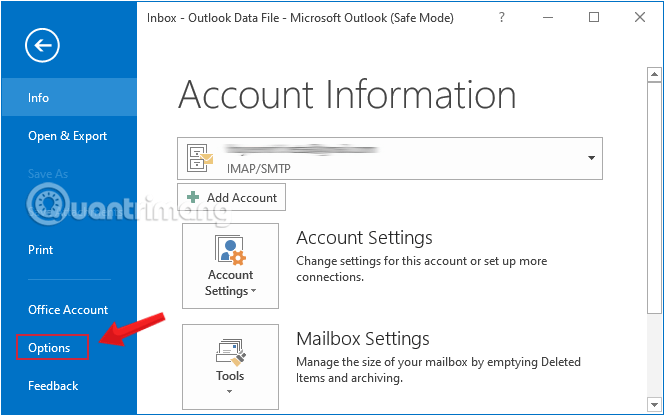 Điều hướng tới menu Options trong thẻ File của Outlook