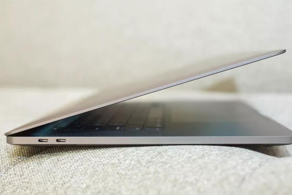 MacBook Pro 16 inch có kích thước tổng thể giống hệt bản 15 inch