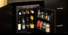 Minibar là gì? Tại sao đồ trong tủ lạnh minibar khách sạn thường đắt?