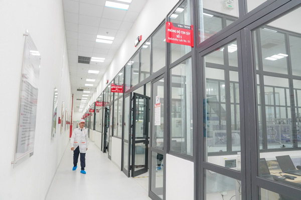 Các bài test này gồm nhiều màn “tra tấn” cho cả phần cứng và phần mềm