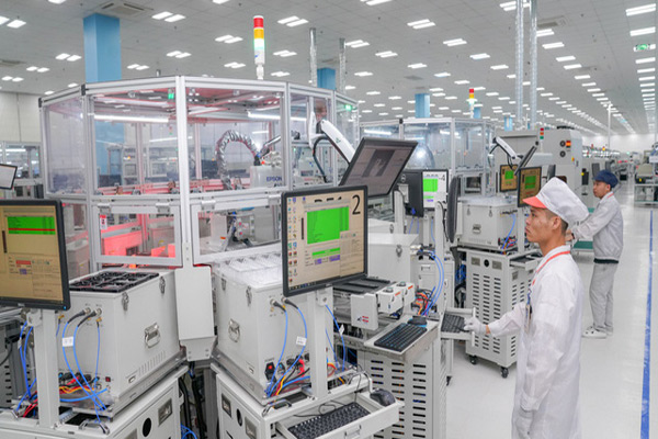 Nhà máy sản xuất điện thoại thông minh của Vsmart 4