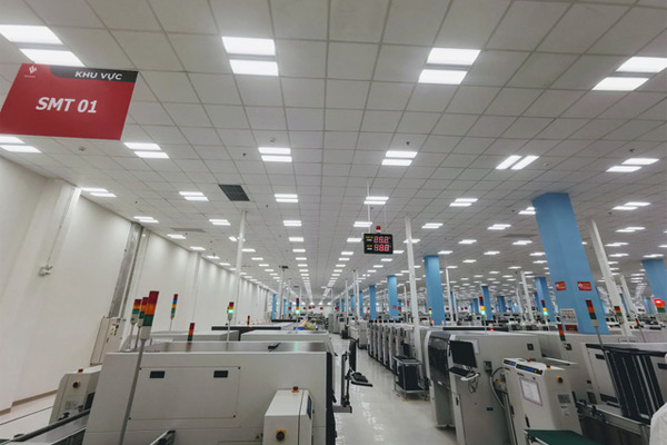 Nhà máy sản xuất điện thoại thông minh của Vsmart 8