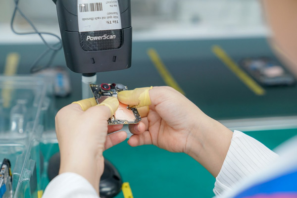 Bo mạch sẽ phải trải qua bài kiểm tra của máy căn chỉnh tham số