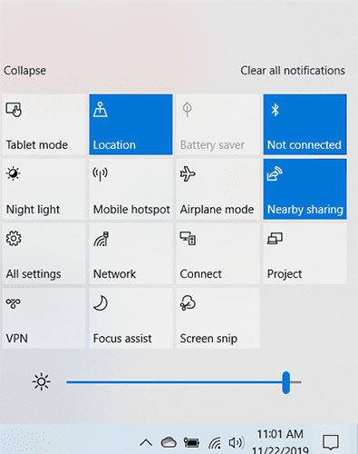 Mở cả hai máy tính và nhấp Win+A để mở Action Center, rồi kích hoạt Nearby Sharing
