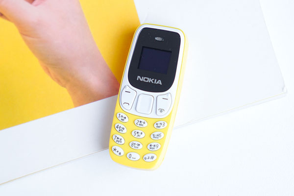 Chiếc điện thoại siêu nhỏ có kích thước chưa bằng chiếc bật lửa 