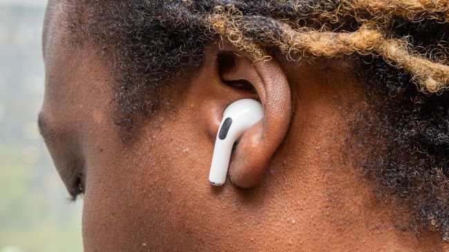 Zarte Rundungen und eine perfekte weiße Abdeckung verleihen den AirPods Pro eine hohe Ästhetik