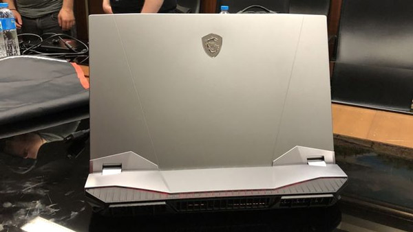 MSI GT76 Titan được trang bị chip xử lý siêu mạnh Intel Core i9-9900K