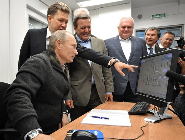 Tổng thống Nga Vladimir Putin đang dùng máy tính chạy Windows XP lỗi thời, đã bị khai tử từ 2014. Ảnh: Alexey Nikolsky.