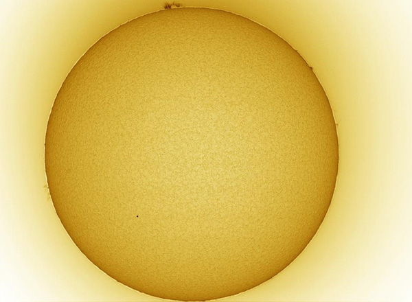 Thủy tinh trở thành chấm đen