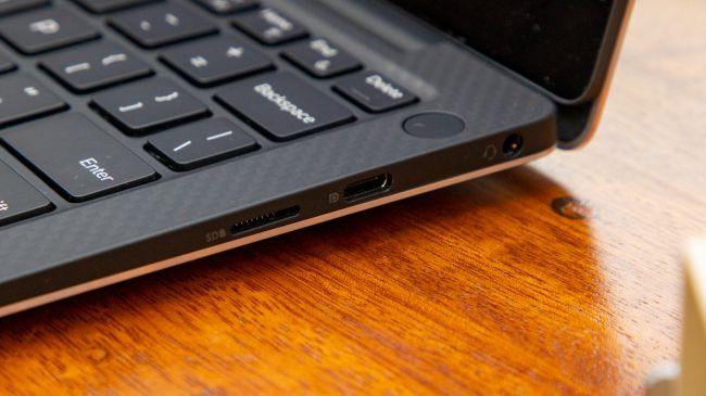 Các cổng bên cạnh phải