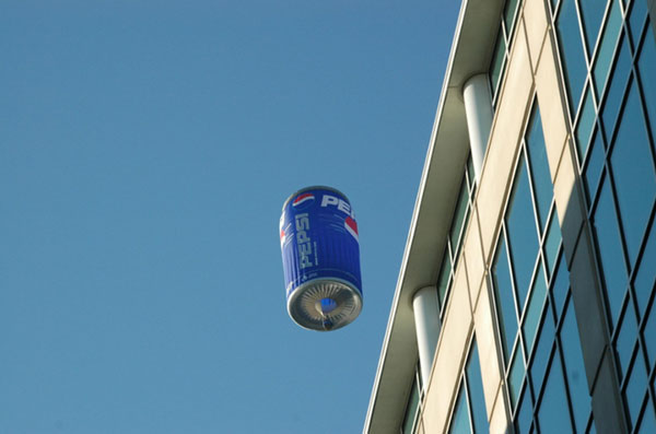 Làm thế nào mà người ta chụp được bức ảnh phi trọng lực thế này