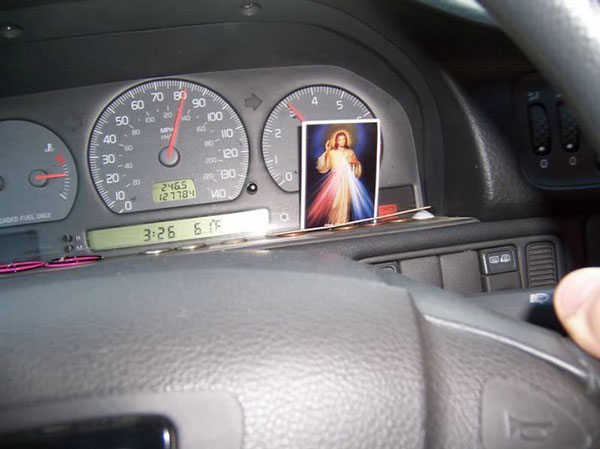 Chúa luôn soi đường dẫn lối cho ai tin tưởng vào Người?