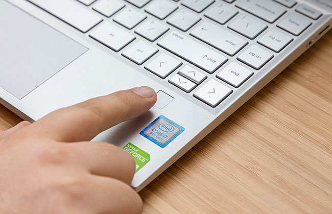 Phần khung màu đen cho trải nghiệm xem tuyệt vời