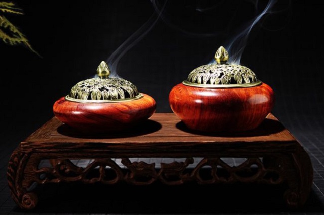 Đốt trầm hương trong nhà mang lại nhiều lợi ích sức khỏe.