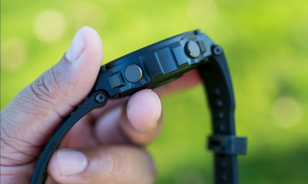 Amazfit T-Rex có tới 4 nút bấm vật lý