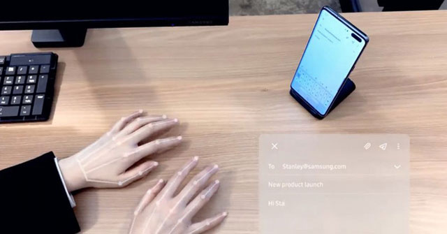 Bàn phím vô hình Selfie Type hoạt động với camera selfie. Nguồn: Samsung.