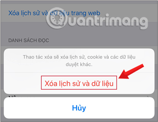 Xác nhận Xóa lịch sử và dữ liệu để khôi phục Safari về mặc định