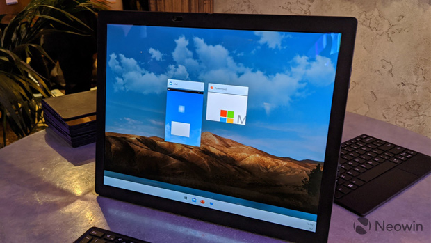 Mở Mail và Powerpoint trên Windows 10X.