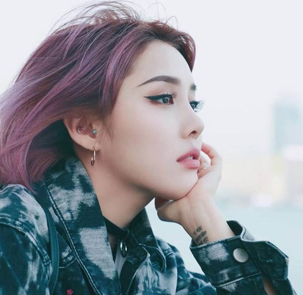 Nâu lạnh ánh tím