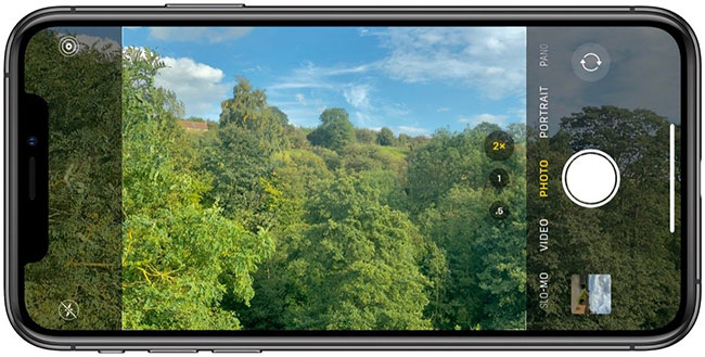 Apple cũng đã thiết kế lại hệ thống camera từ đầu để giúp các ống kính hoạt động trơn tru