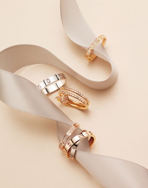 Tặng đồ trang sức vào Valentine cũng là một gợi ý hay