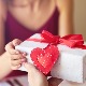 Valentine là ngày ai tặng quà ai? Con gái tặng quà con trai? 