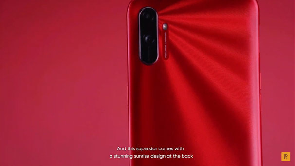 Về phần mặt lưng, Realme C3 có thiết kế giống với Realme 5i