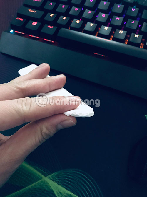 mẹo đeo khẩu trang không bị mờ kính 