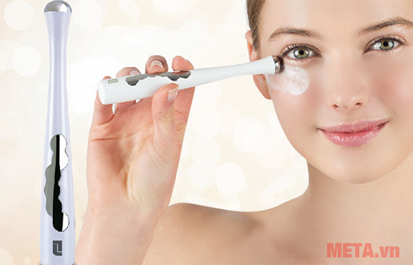 Dùng máy massage mắt