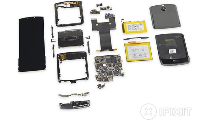 "Mổ bụng" Motorola RAZR,
