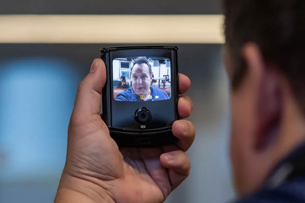 Motorola RAZR 2019 3
