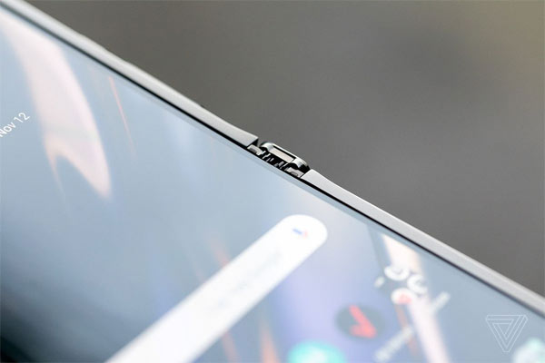 Motorola RAZR 2019 4