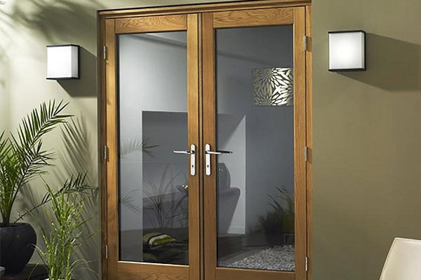 Mẫu cửa kính khung gỗ đẹp 12