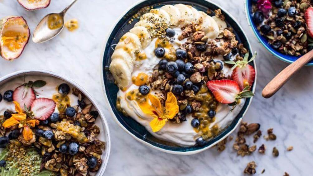 Sữa chua Hy Lạp cũng có thể ăn với ngũ cốc