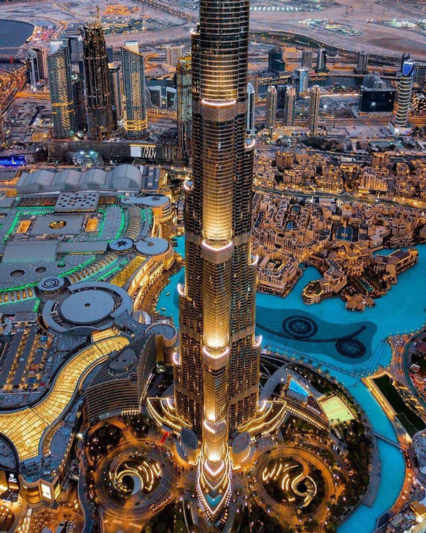 Burj Khalifa với độ cao lên đến 828m hiện là toà nhà cao nhất thế giới