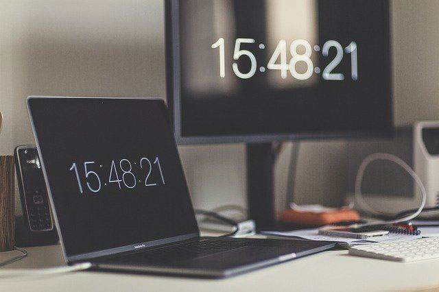 Các hệ điều hành hiện đại sử dụng Internet để đồng bộ với máy chủ thời gian