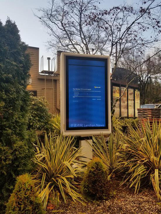 Bảng thông báo ngoài trời cũng tham gia cùng để đòi được nâng cấp