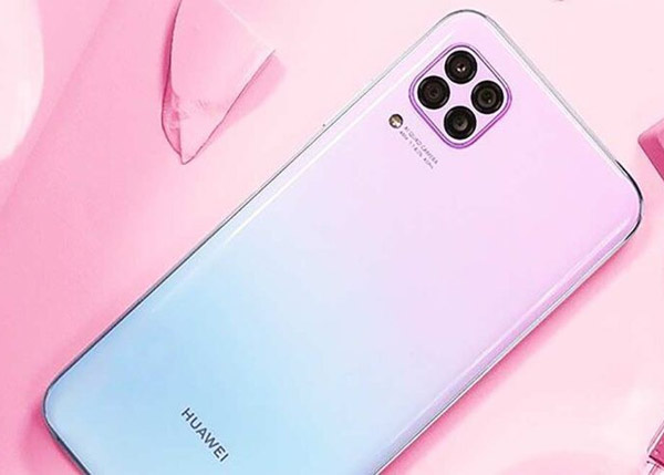 Nova 7i sở hữu cụm 4 camera sau được thiết kế vuông giống iPhone